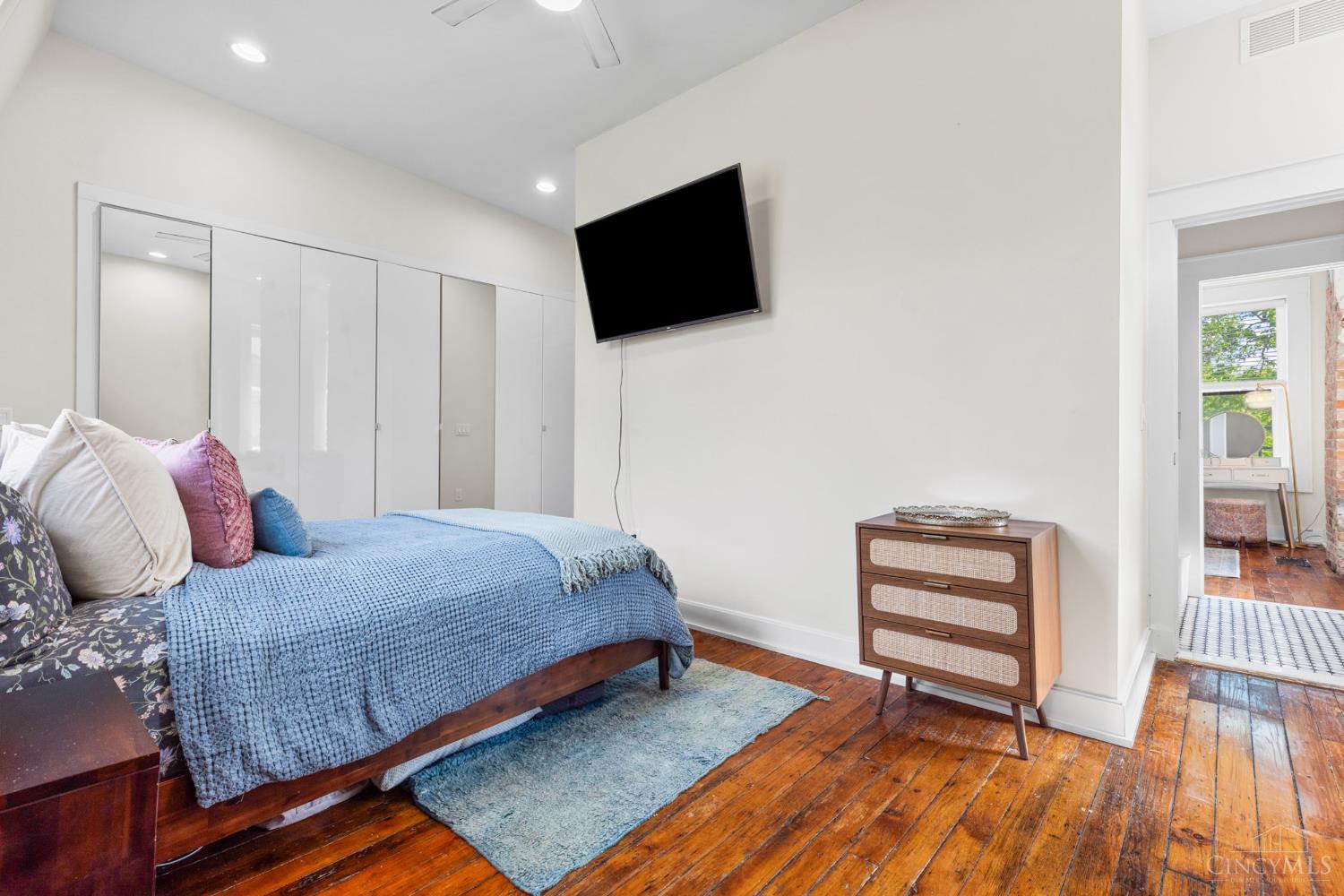 433 Clark Street Property Photo 25