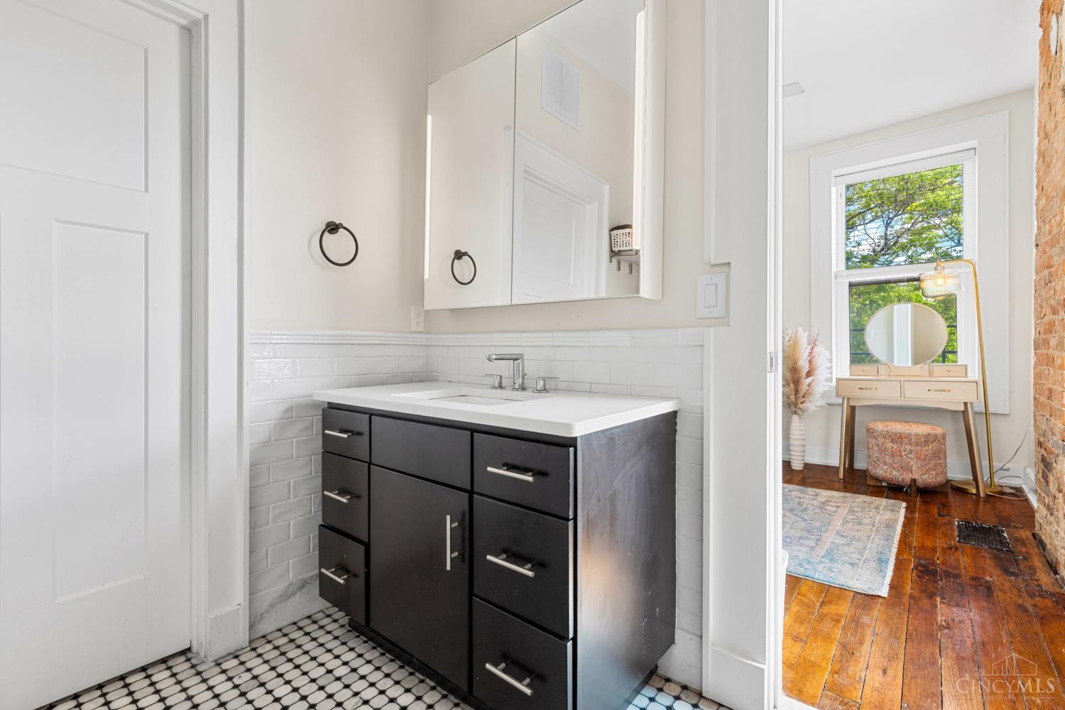 433 Clark Street Property Photo 26