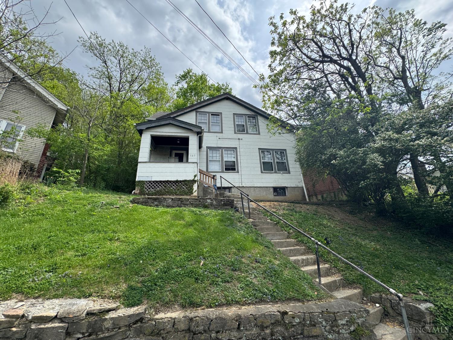 727 Riddle Road Property Photo 2
