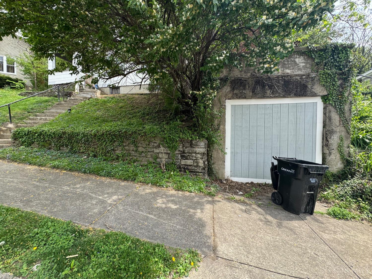 727 Riddle Road Property Photo 7