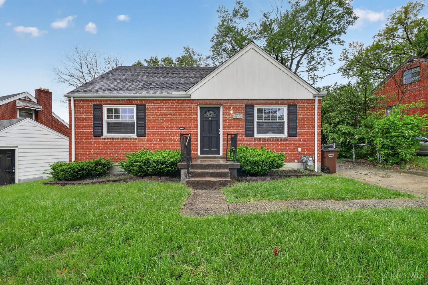 1149 Madeleine Circle Property Photo 1