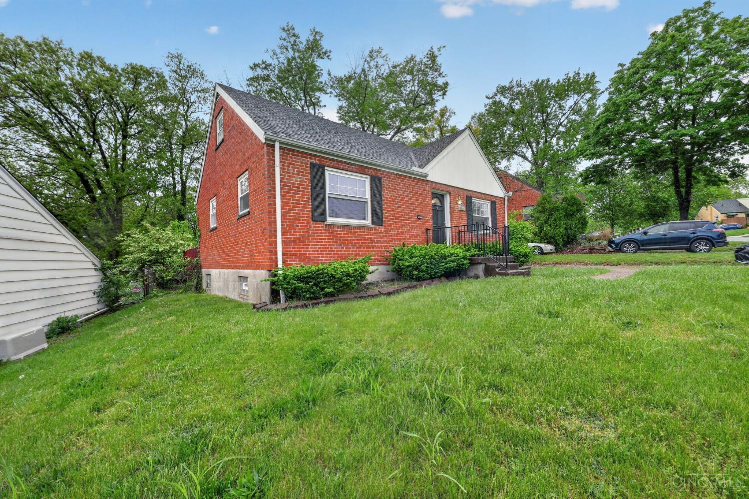 1149 Madeleine Circle Property Photo 3