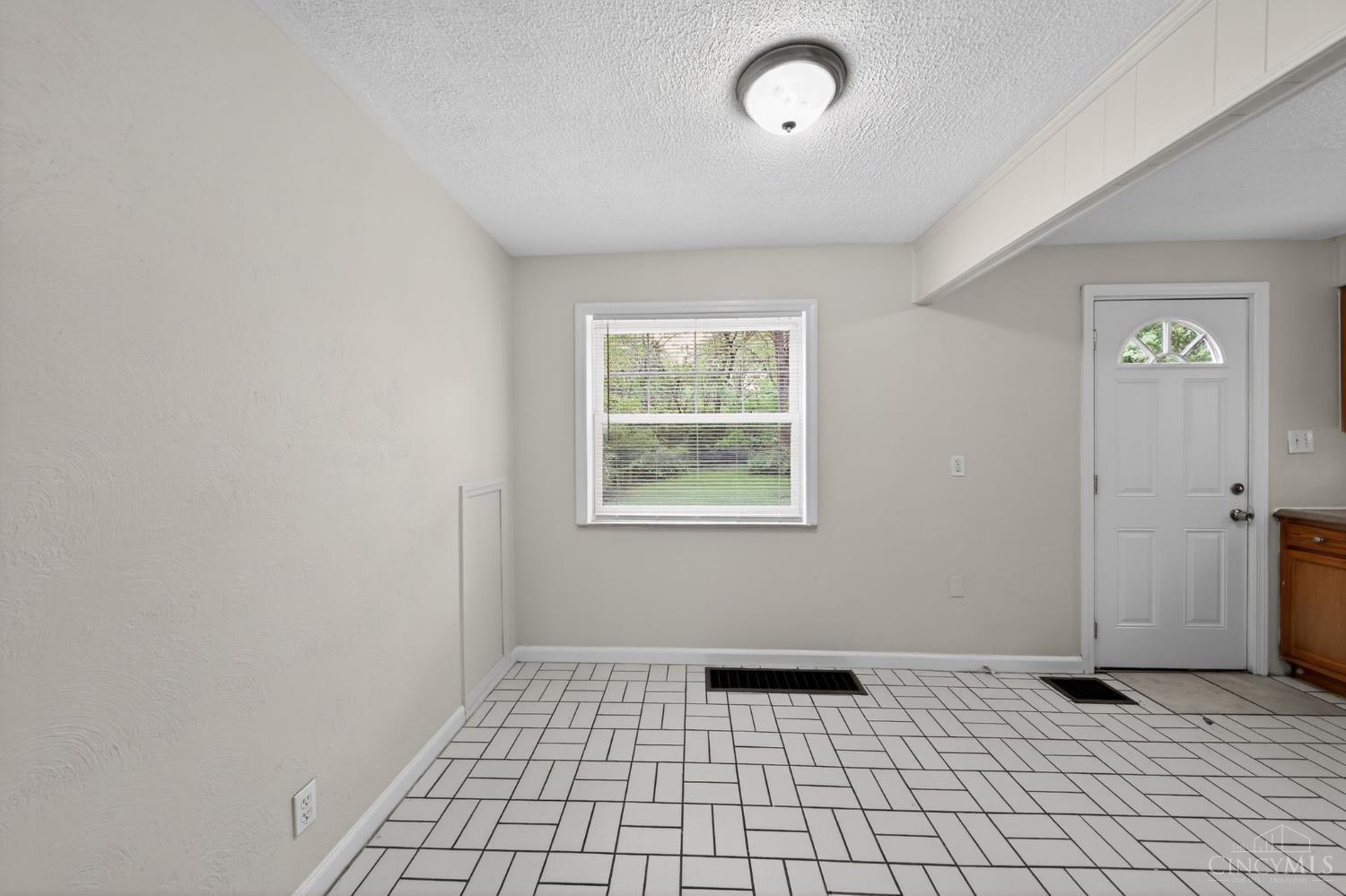 1149 Madeleine Circle Property Photo 6