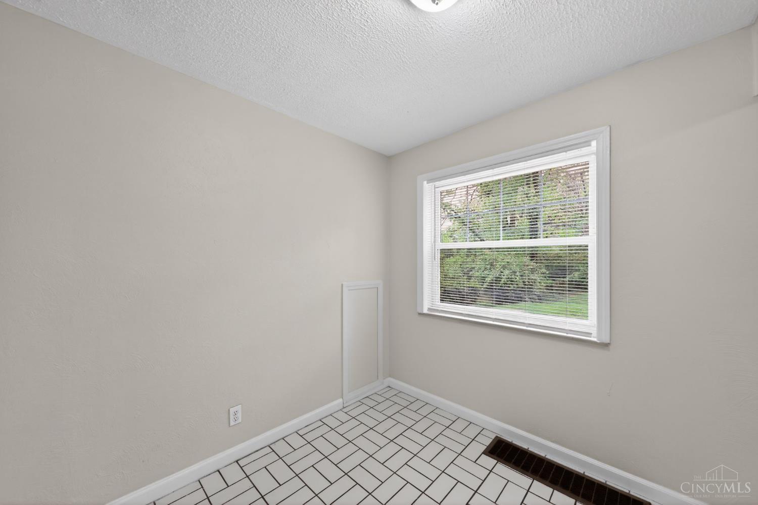 1149 Madeleine Circle Property Photo 7