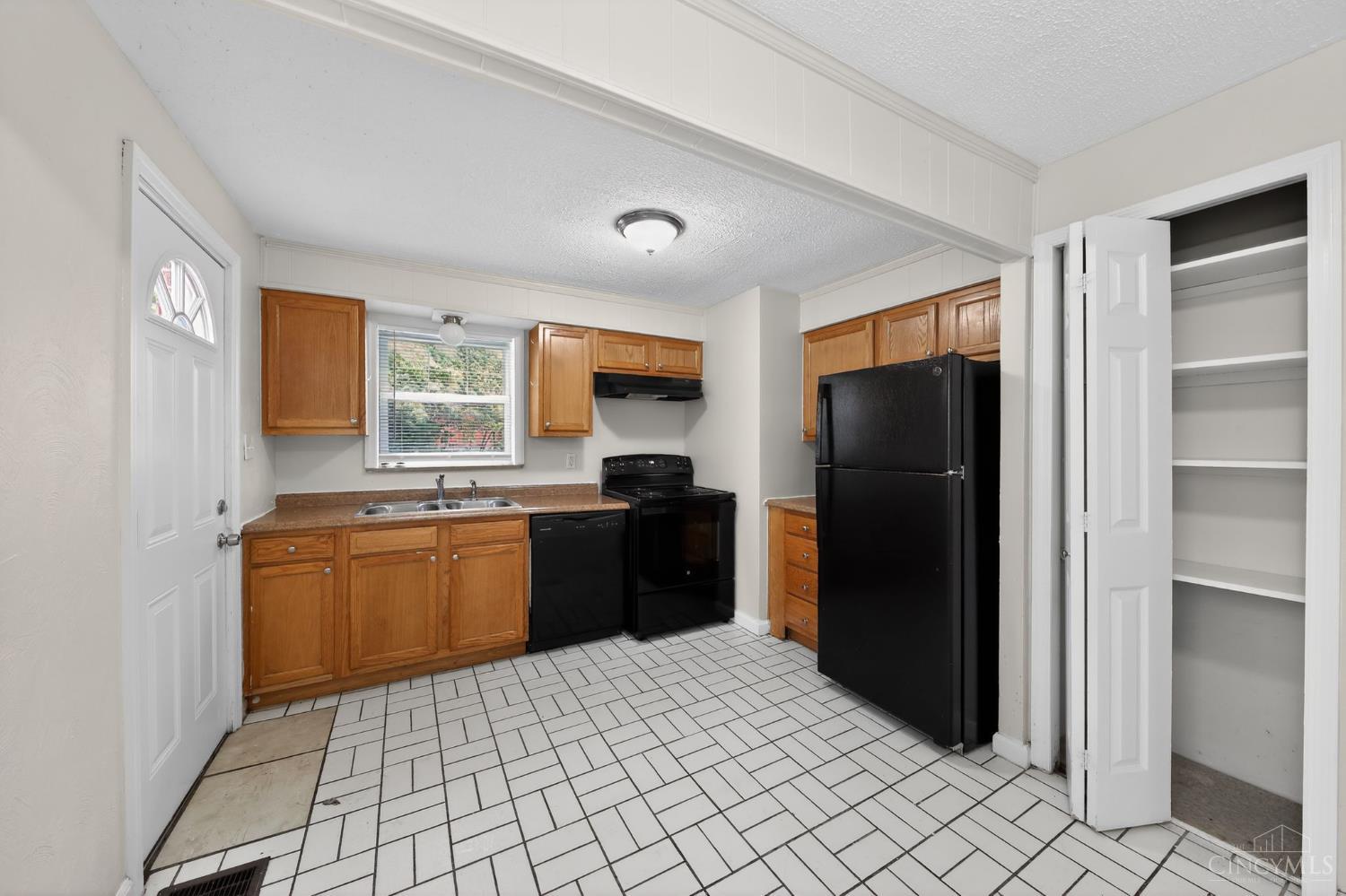 1149 Madeleine Circle Property Photo 12