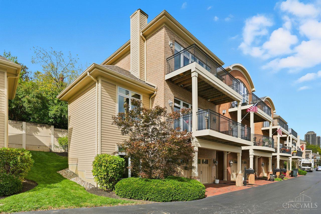 1430 Riverside Drive Property Photo 2