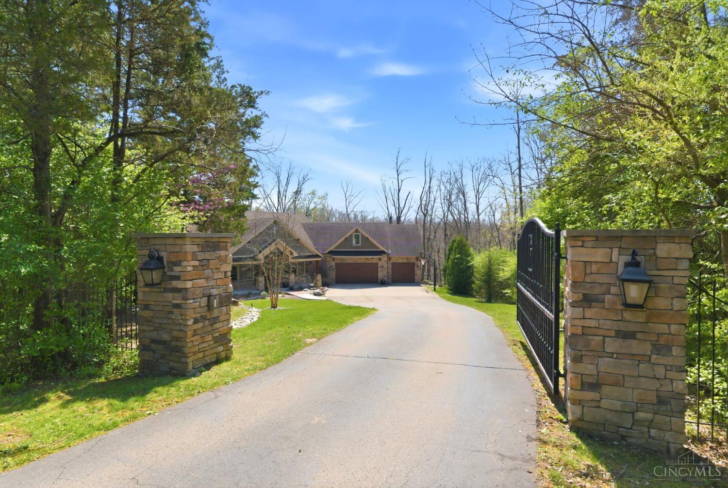 855 Willow Oak Court Property Photo 1