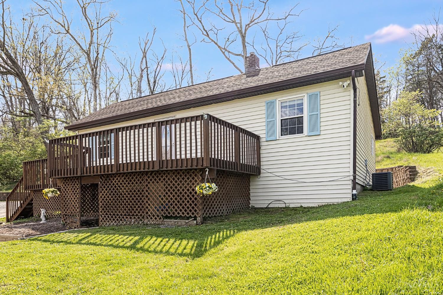 6590 River Road Property Photo 1