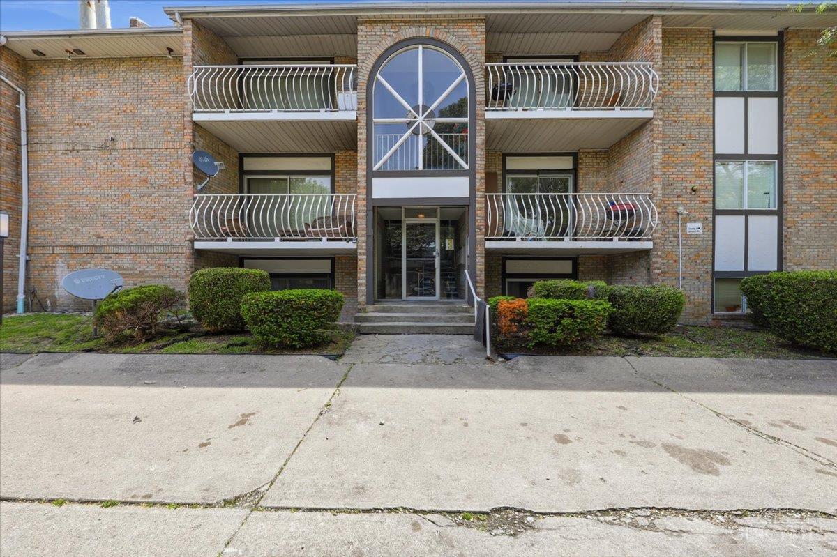 2435 Montana Avenue Property Photo 1