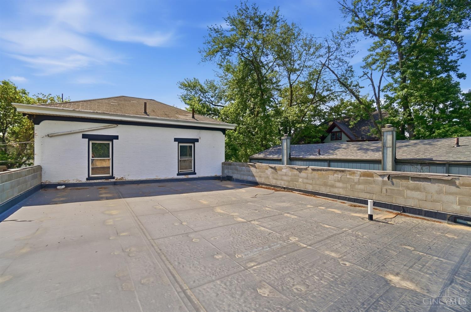 S 221 B Street Property Photo 9
