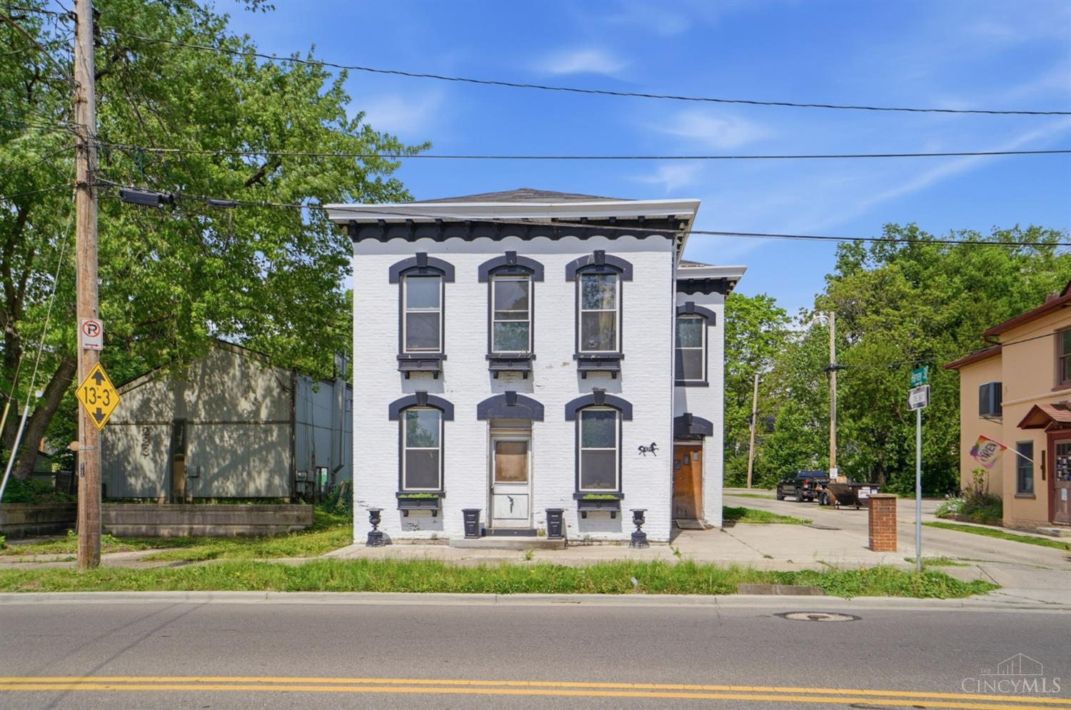 S 221 B Street Property Photo 10