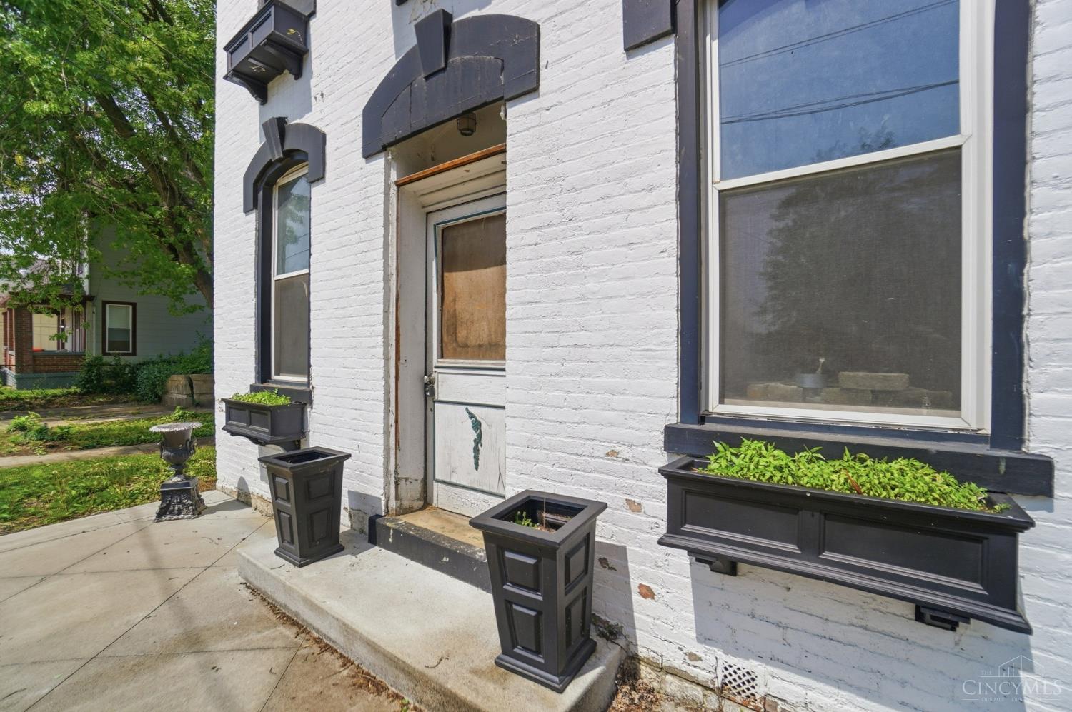 S 221 B Street Property Photo 11