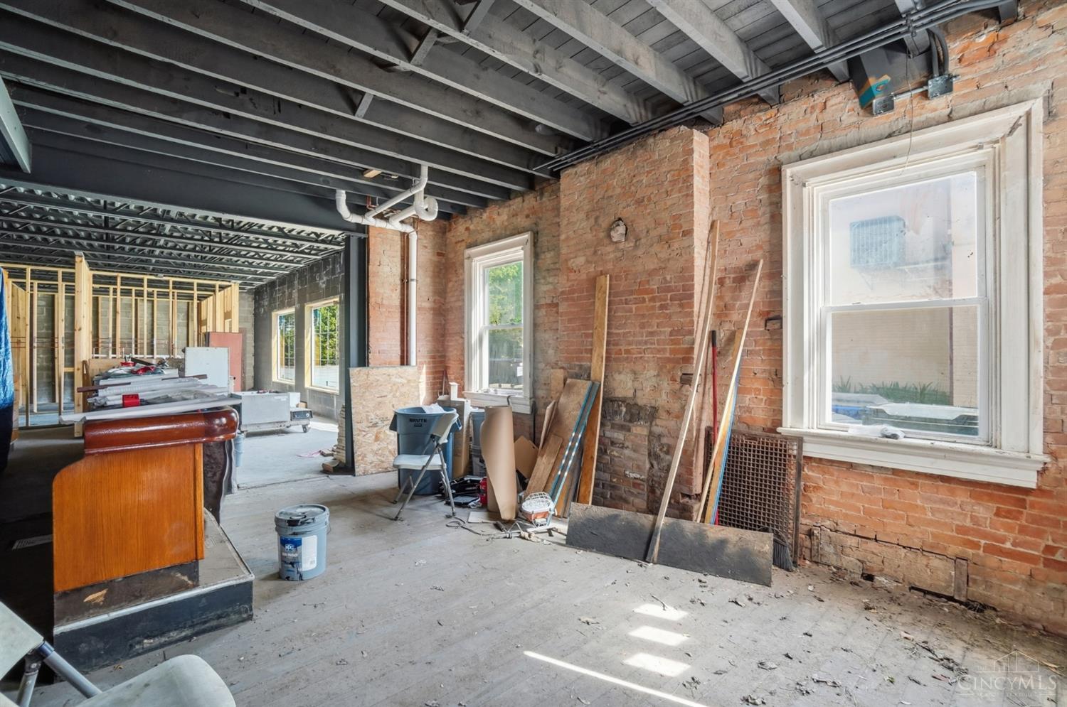S 221 B Street Property Photo 17