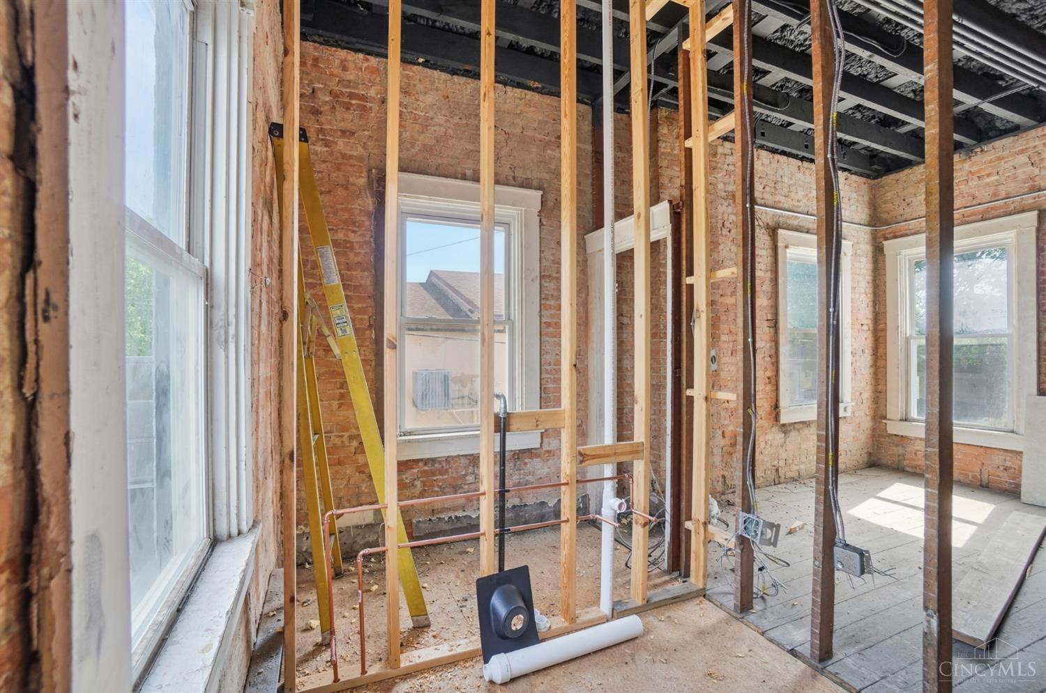 S 221 B Street Property Photo 44