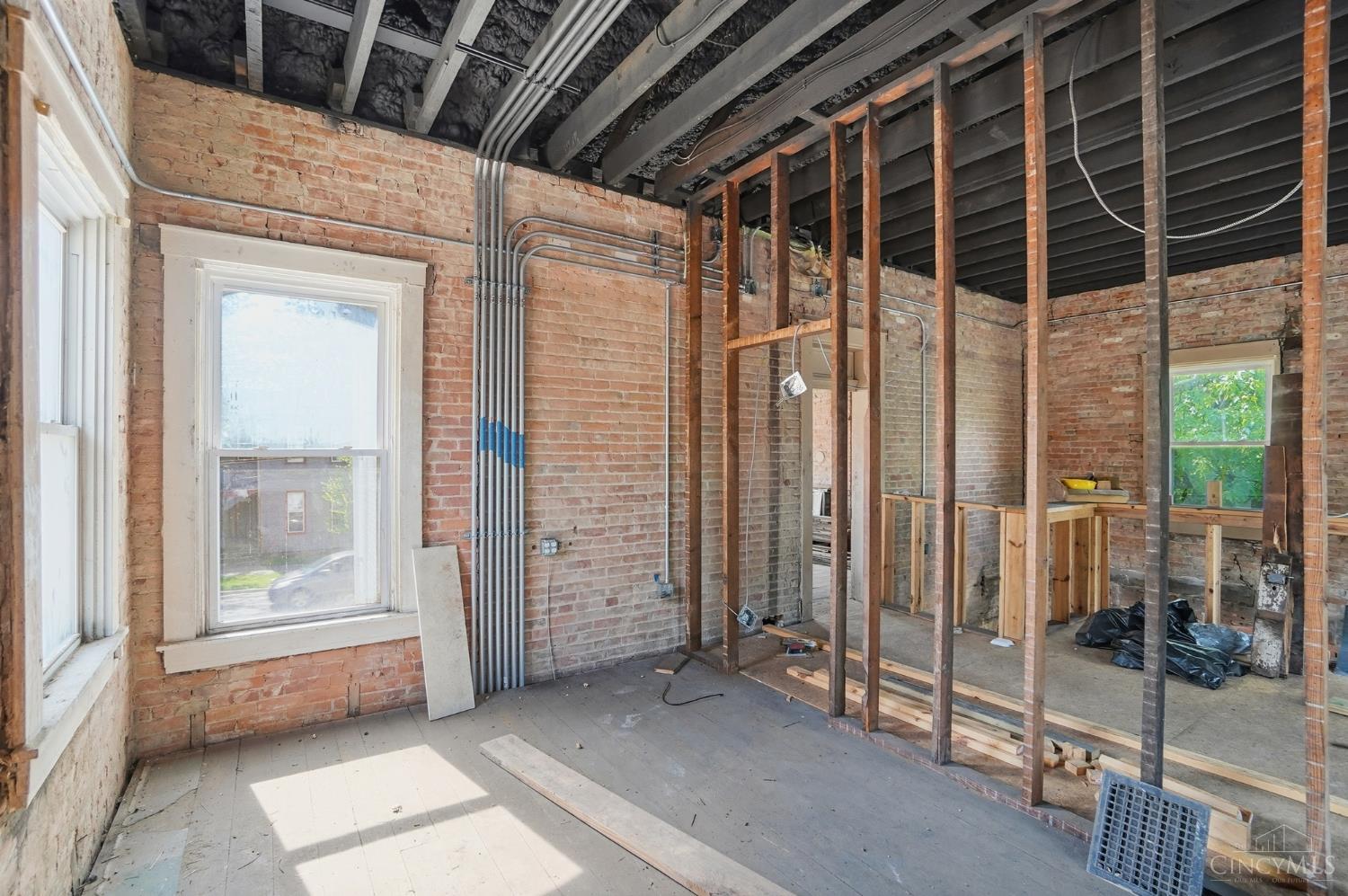 S 221 B Street Property Photo 48