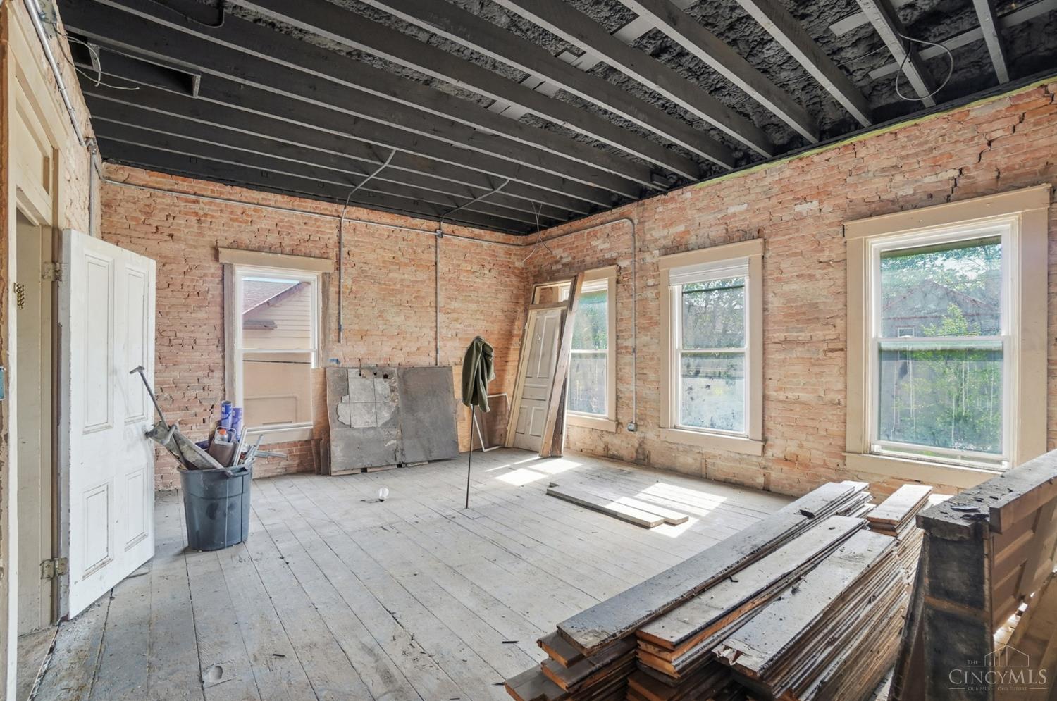 S 221 B Street Property Photo 52