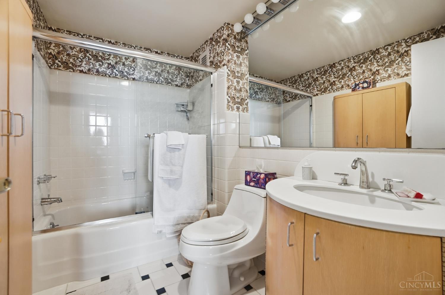 2324 Madison Road Property Photo 19