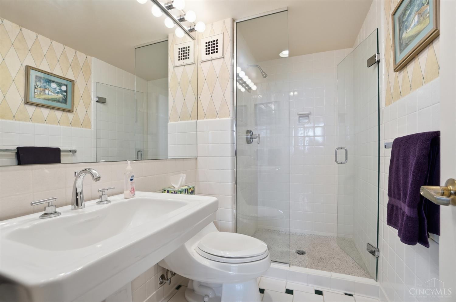 2324 Madison Road Property Photo 21