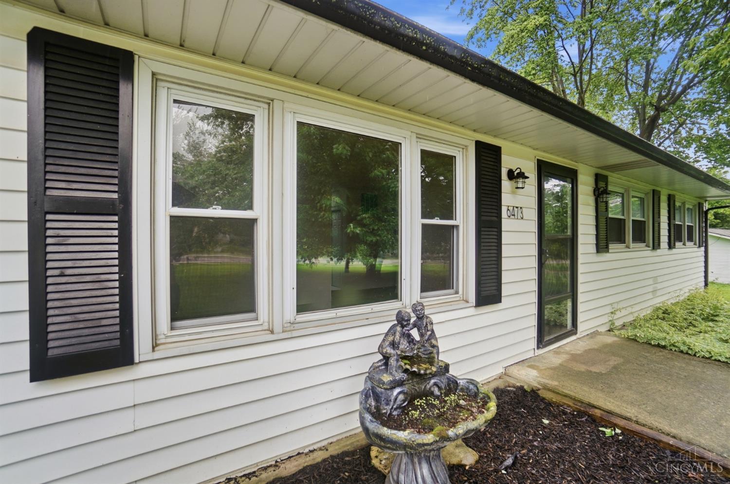 6473 Hendrickson Road Property Photo 5