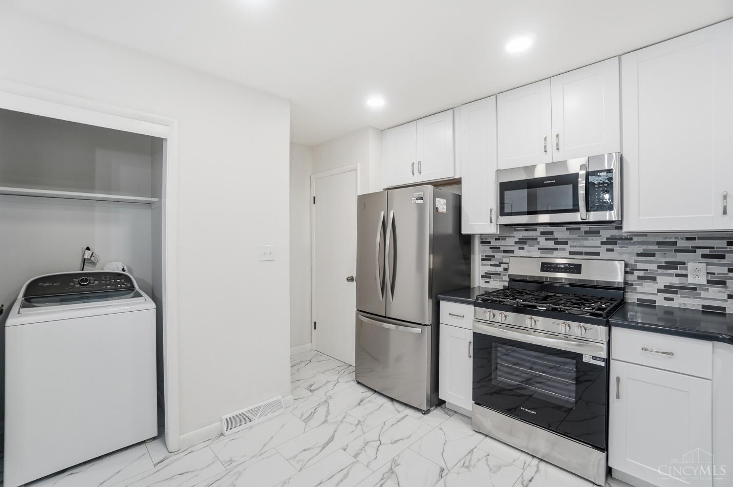 6473 Hendrickson Road Property Photo 10
