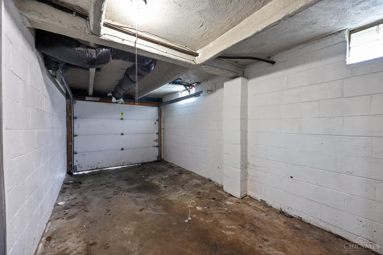 1923 Ashbrook Drive Property Photo 3