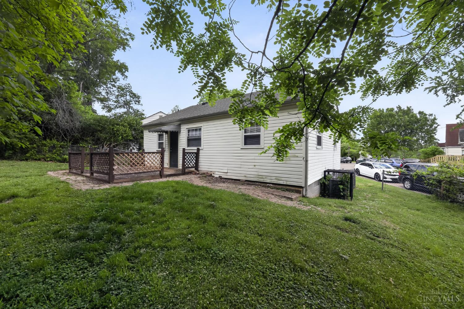 1923 Ashbrook Drive Property Photo 4