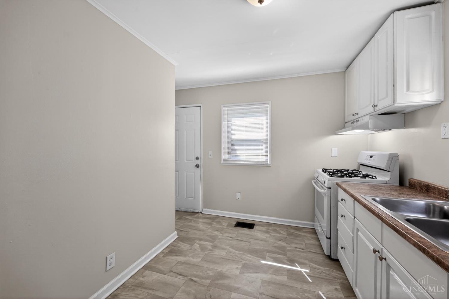 1923 Ashbrook Drive Property Photo 18