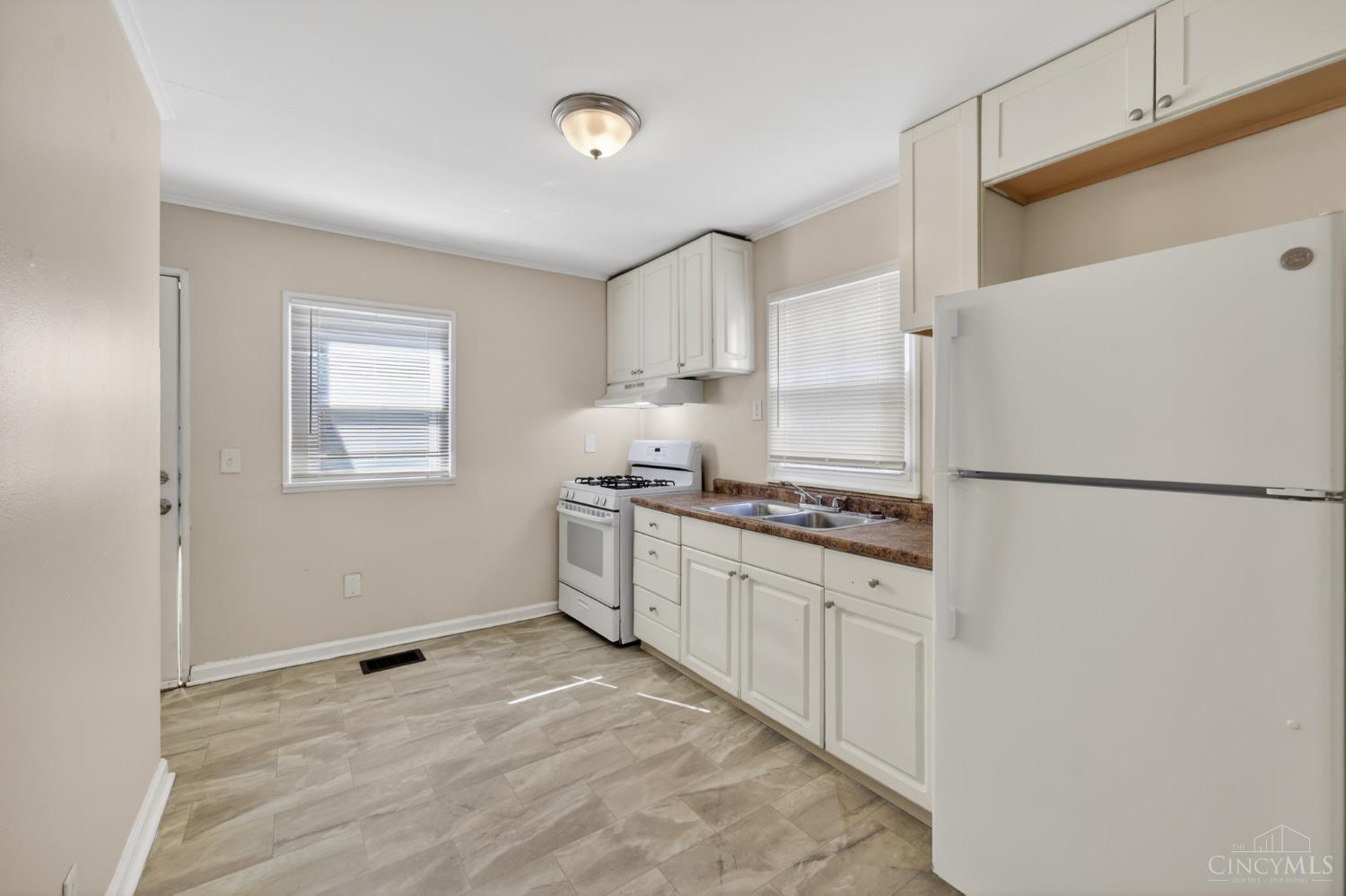 1923 Ashbrook Drive Property Photo 21