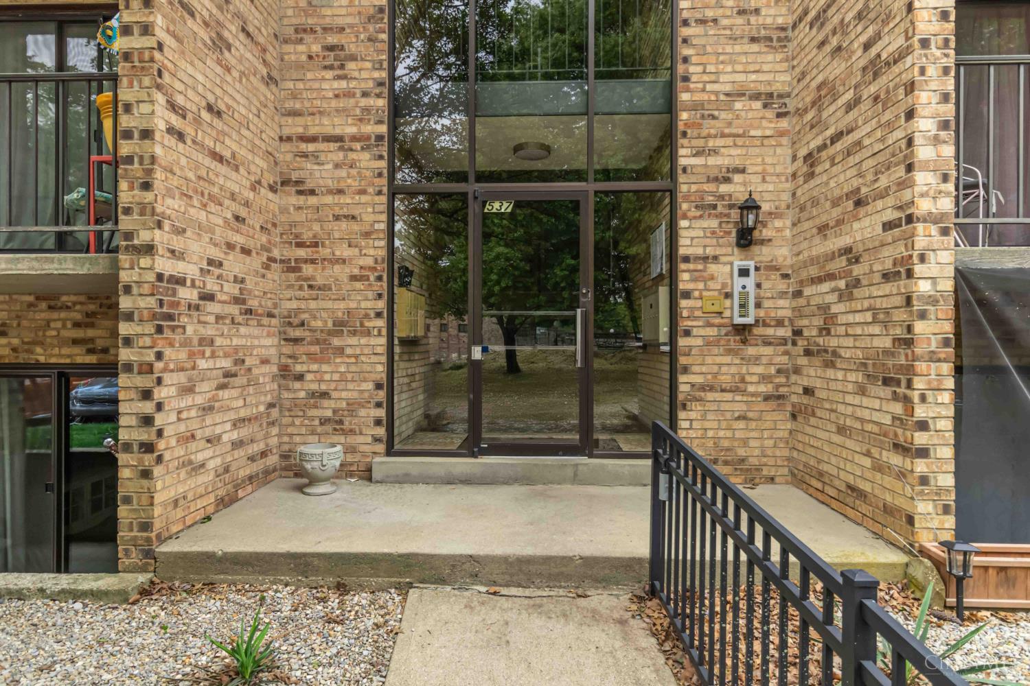 537 Davis Road Property Photo 3