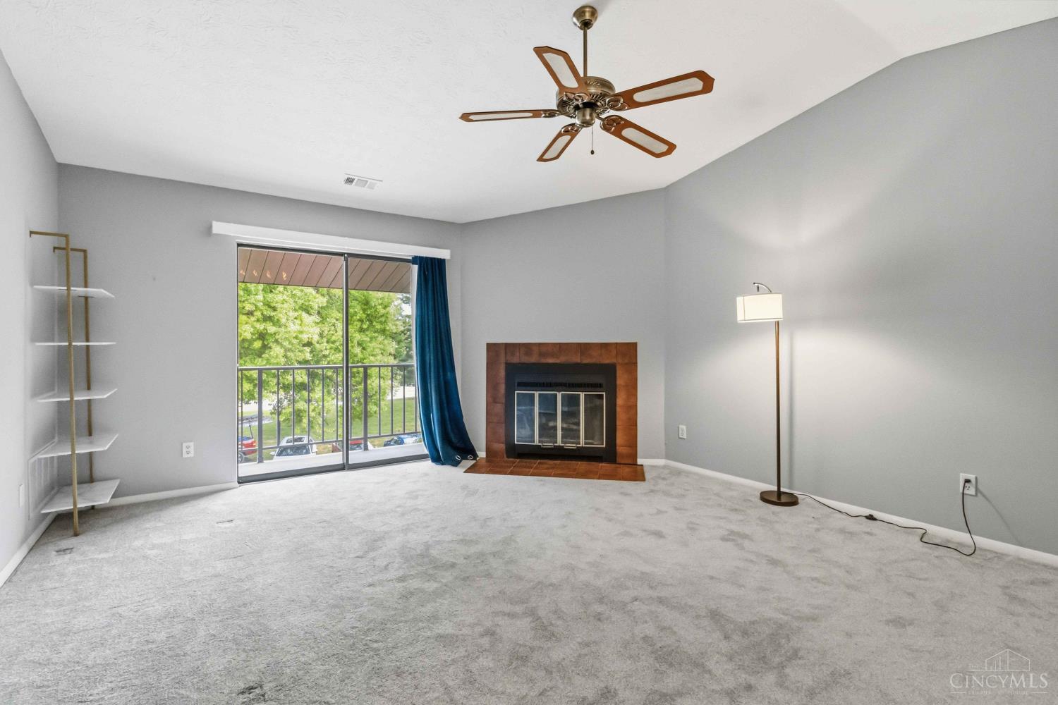 537 Davis Road Property Photo 7
