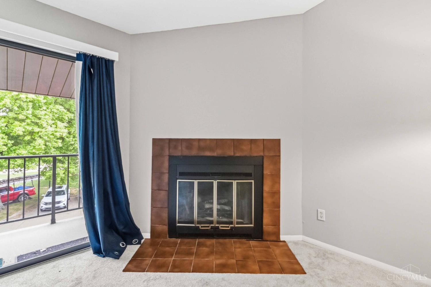 537 Davis Road Property Photo 8