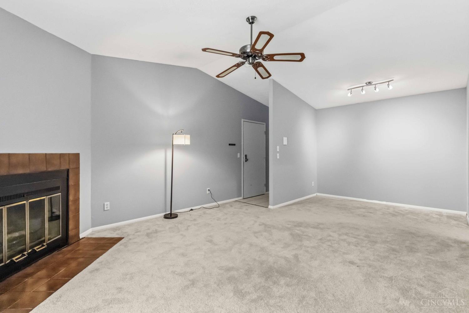 537 Davis Road Property Photo 9