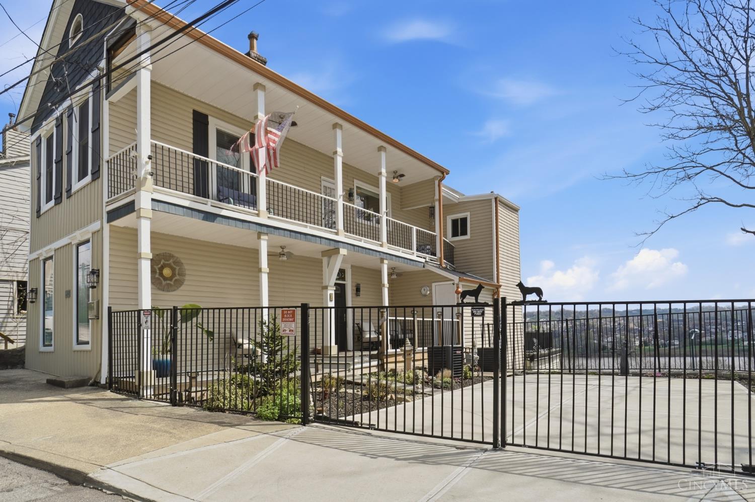 1221 Martin Drive Property Photo 1