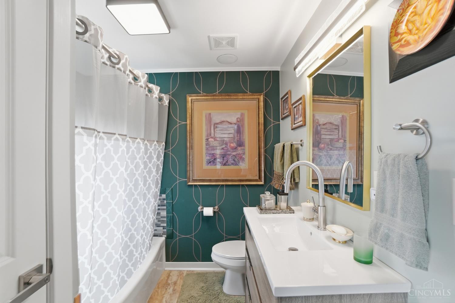 1221 Martin Drive Property Photo 17