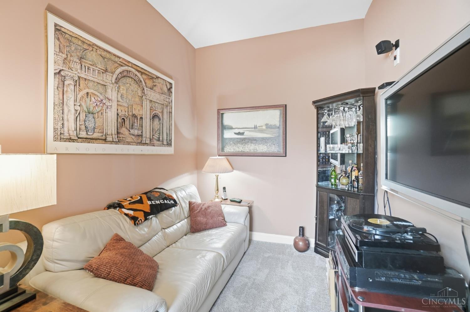 1221 Martin Drive Property Photo 19