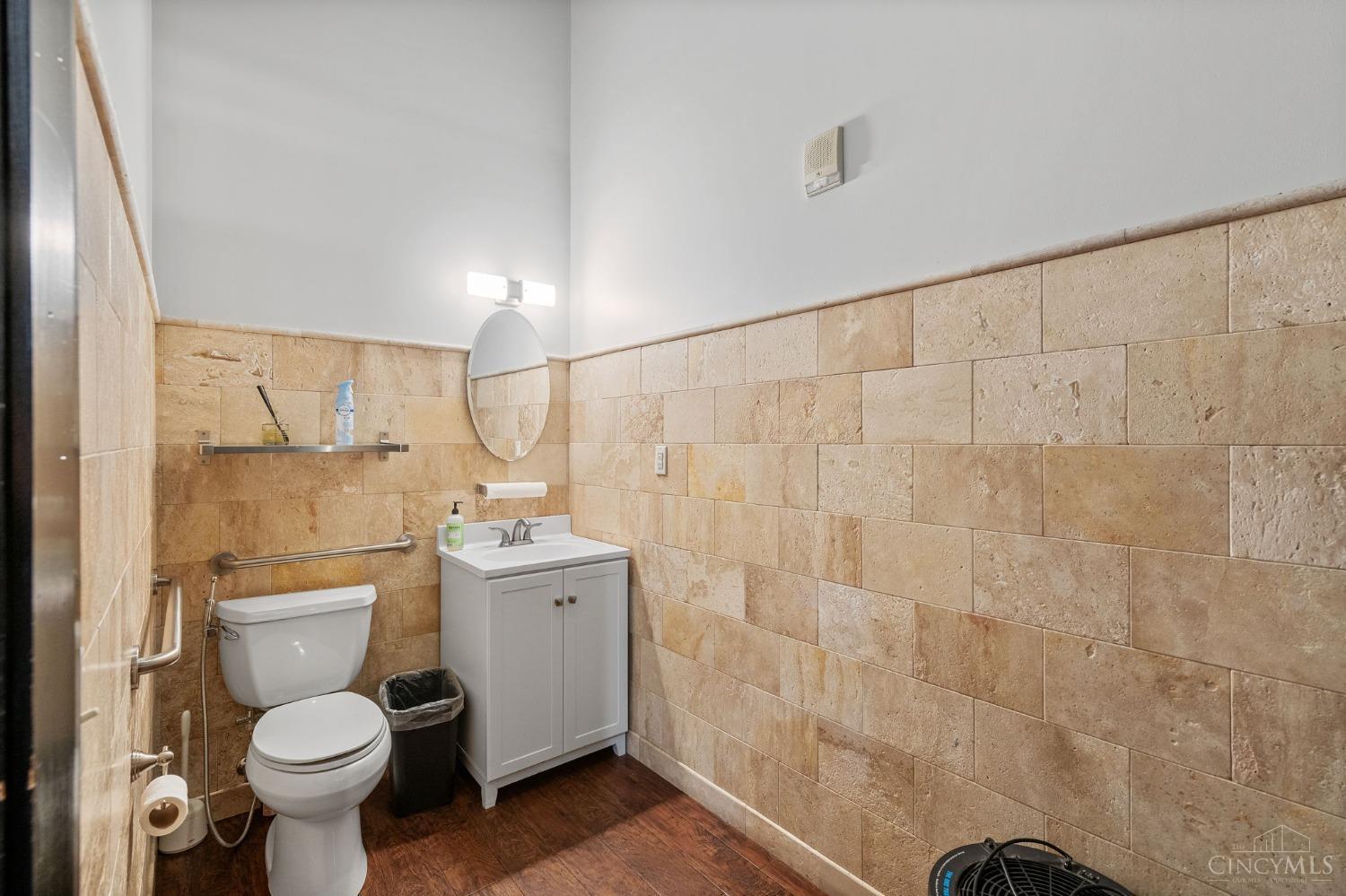 E 30 Central Parkway Property Photo 19
