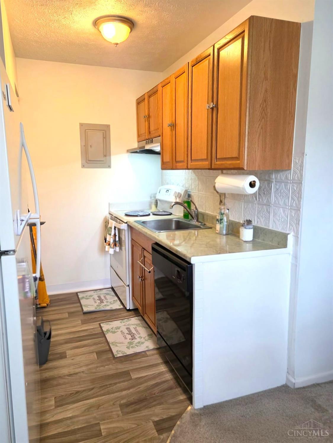 5453 Camelot Drive Property Photo 4