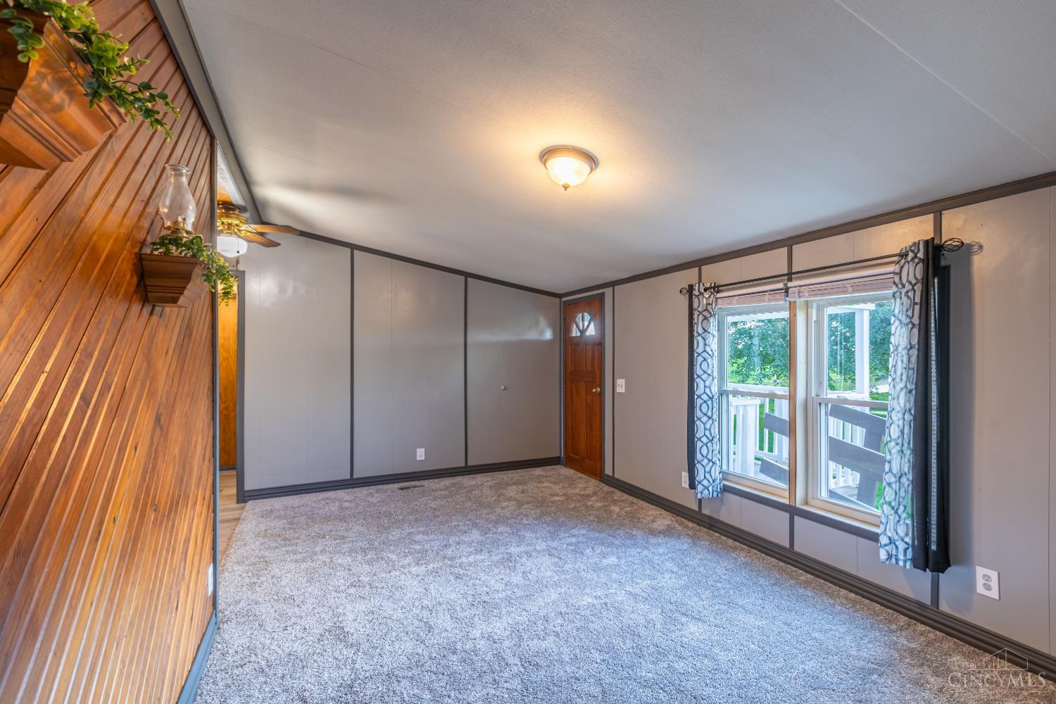 4299 White Oak Road Property Photo 6