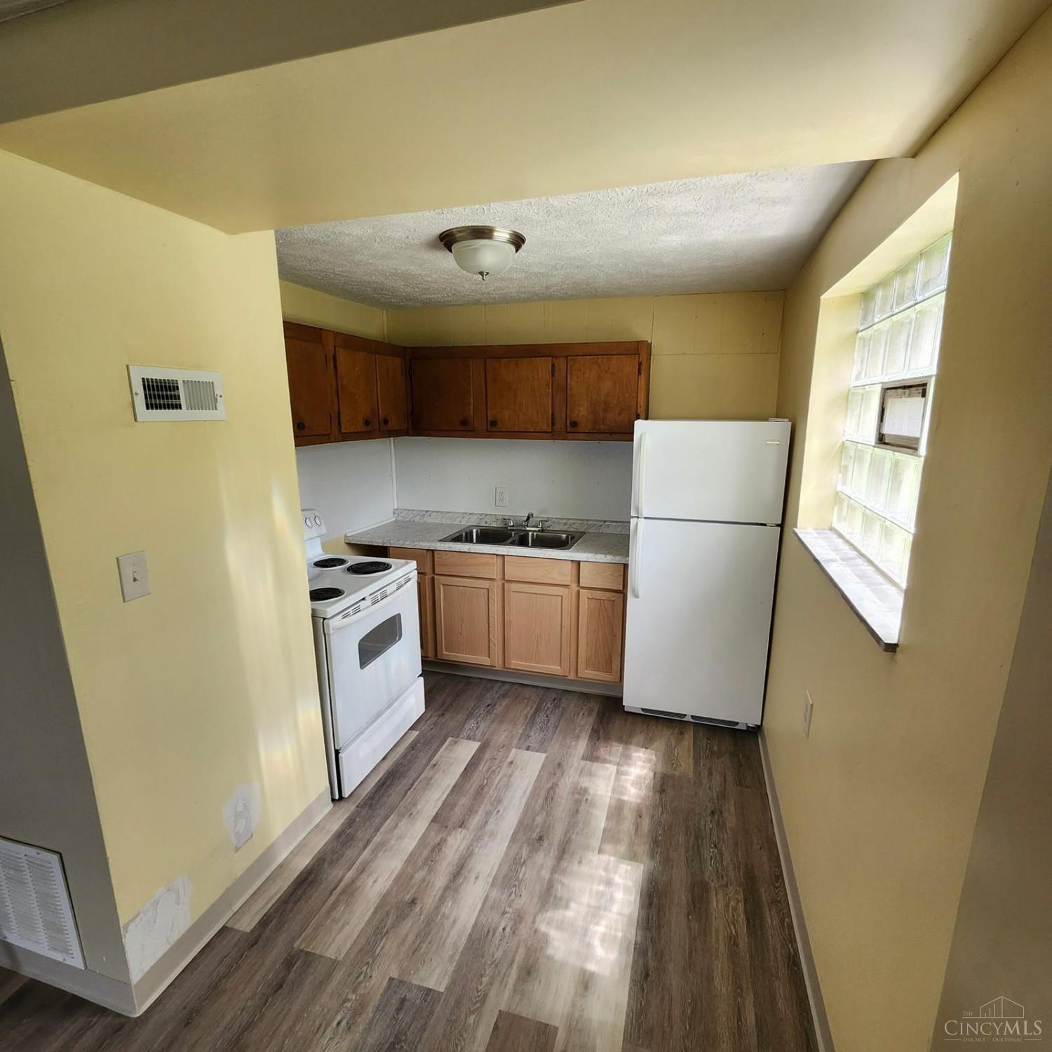 4467 Lee Road Property Photo 10