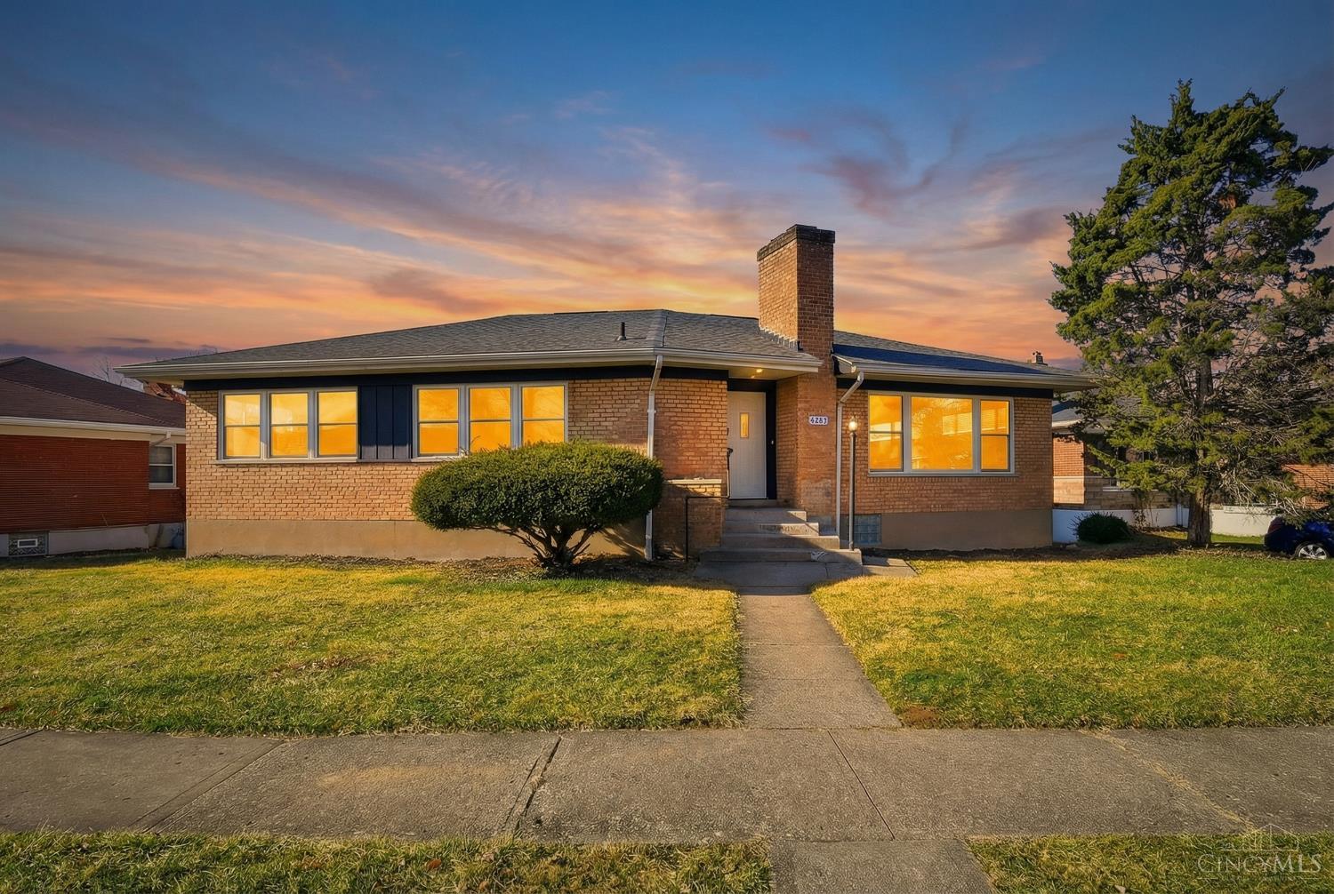 6101 Capri Drive Property Photo 1