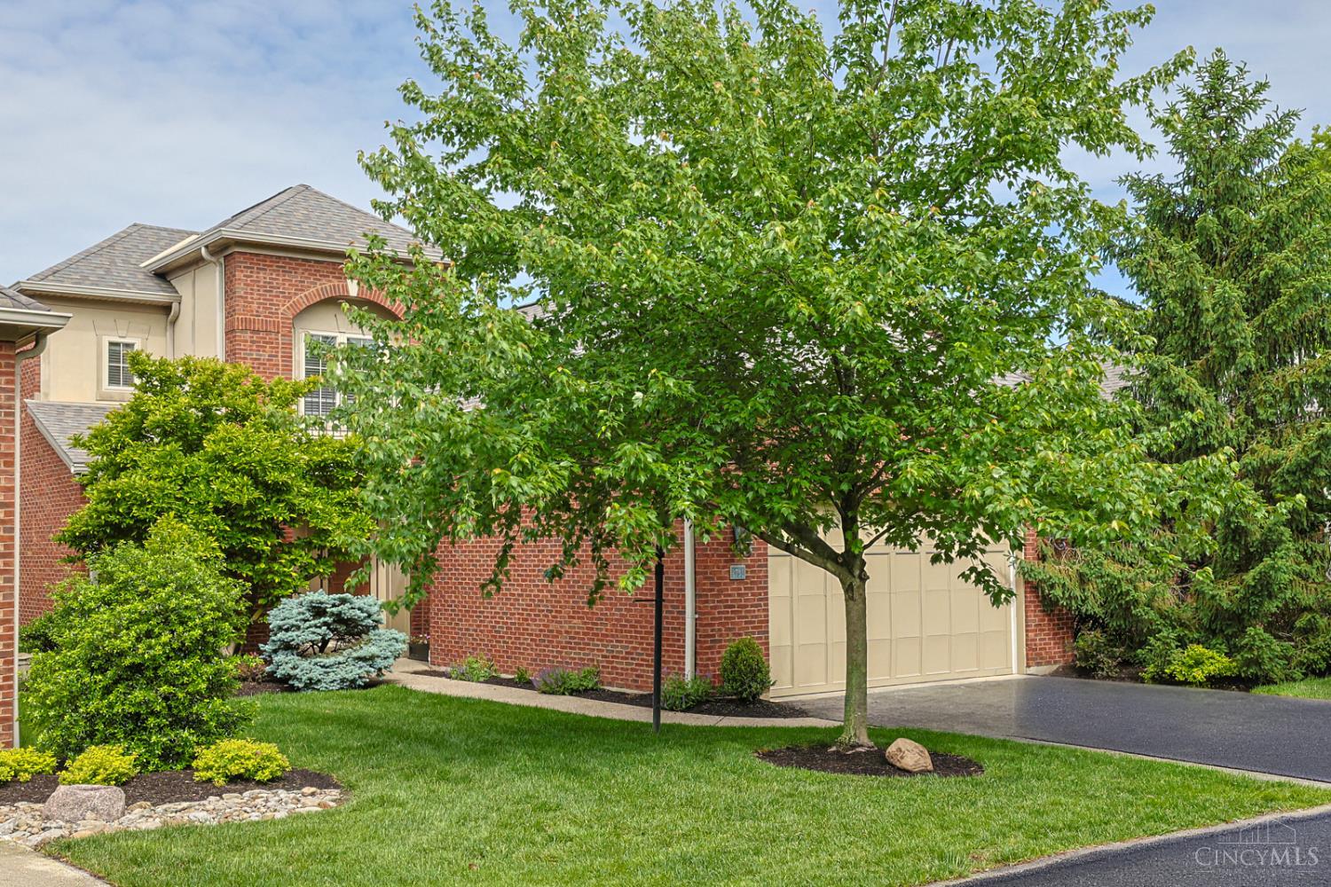 8731 Kenwood Road Property Photo 1