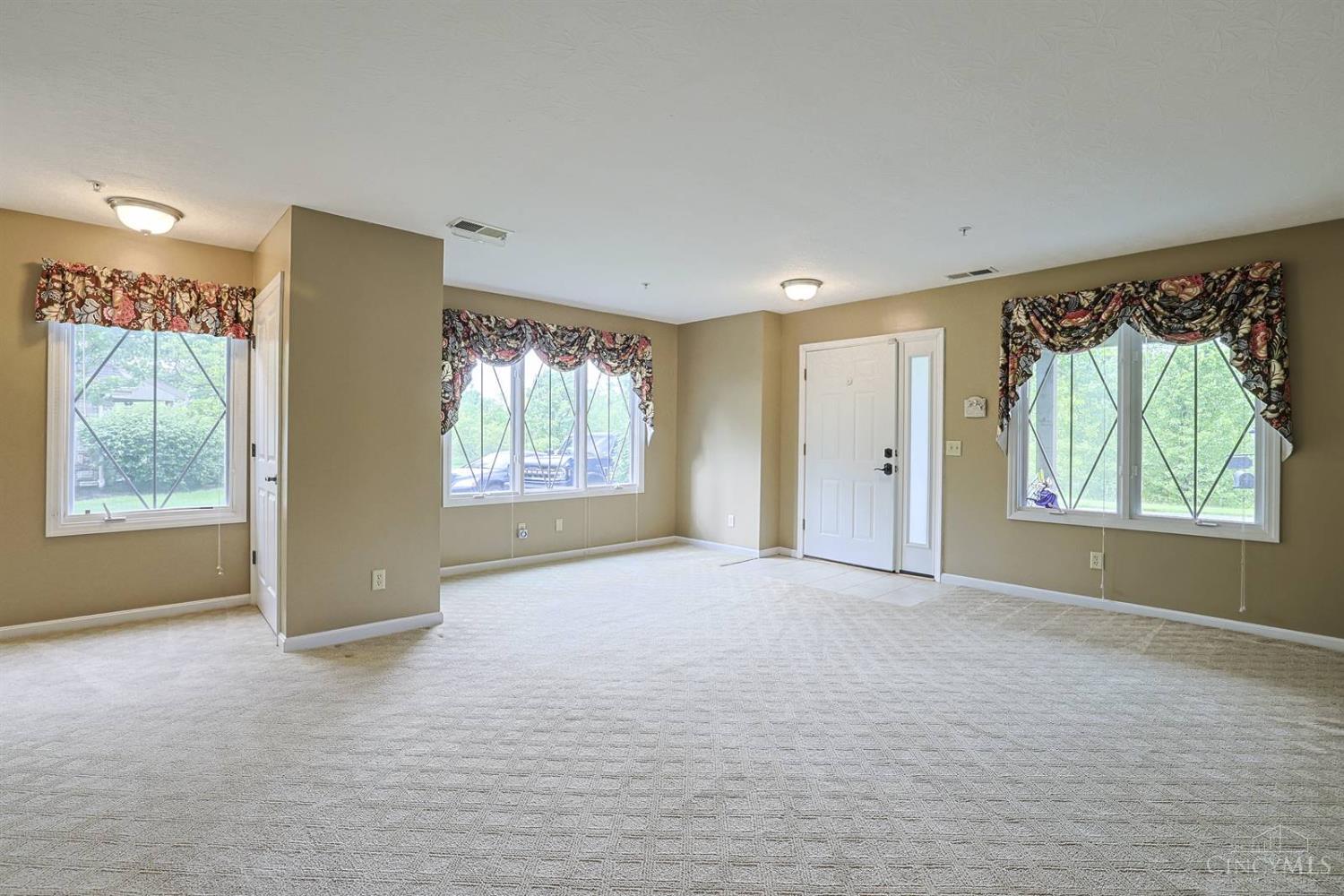 206 Edinburgh Lane Property Photo 5