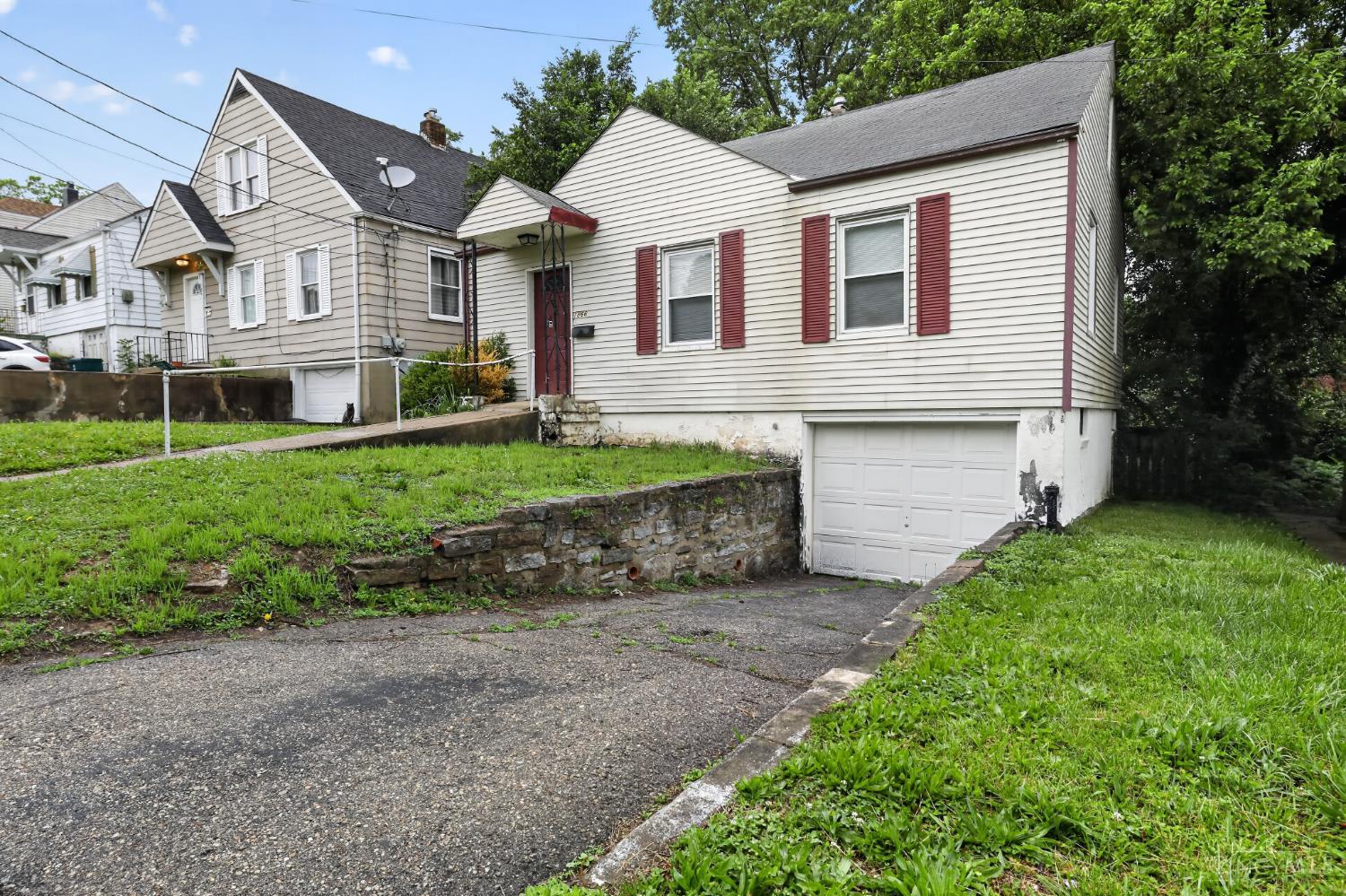 1866 Ashbrook Drive Property Photo 4