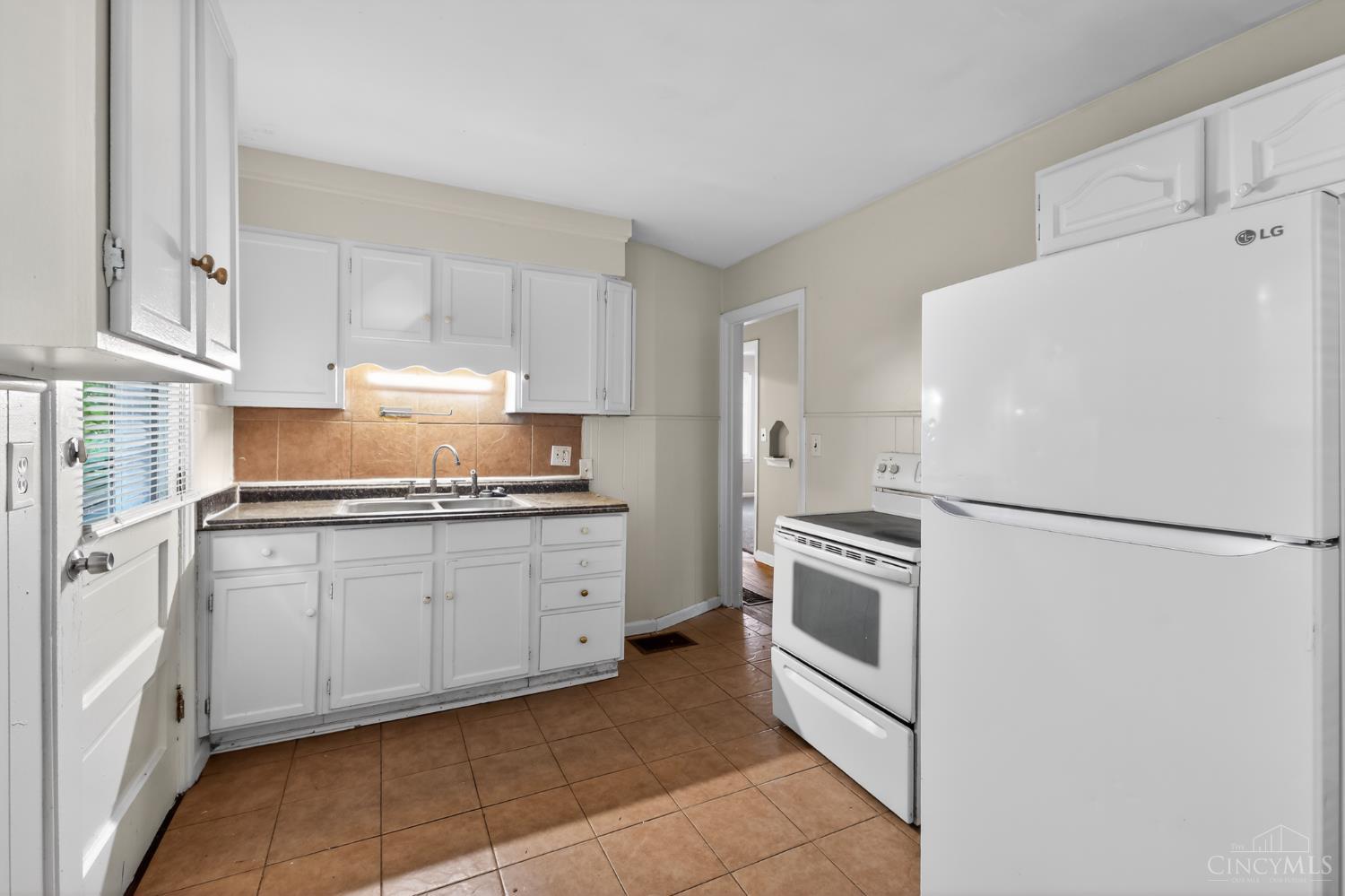 1866 Ashbrook Drive Property Photo 14