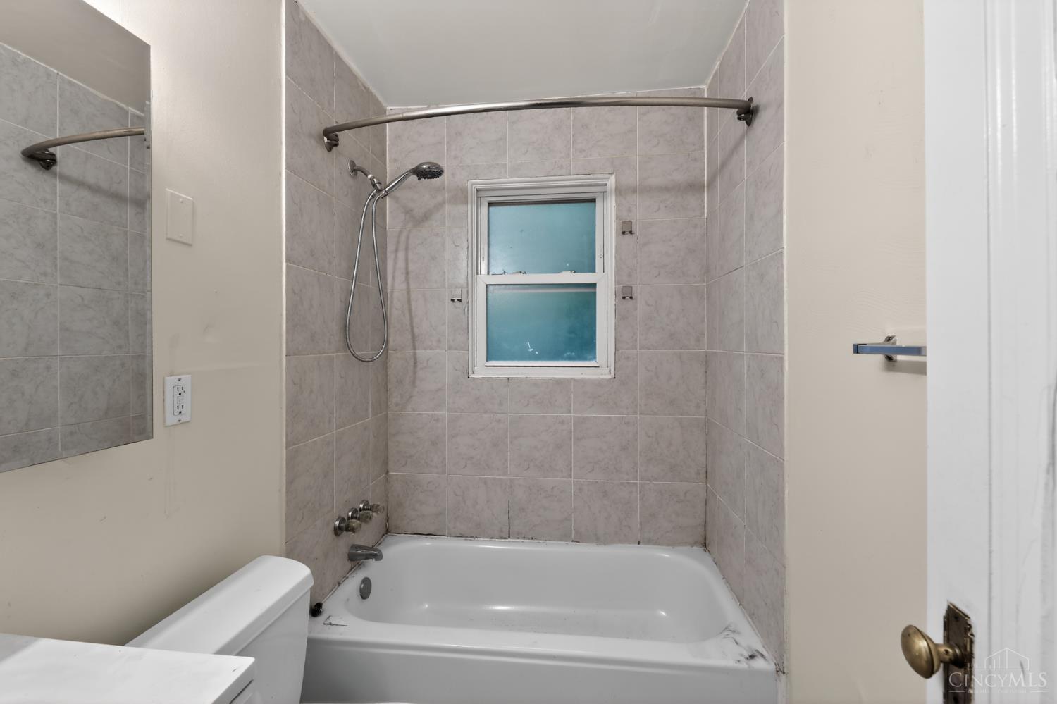 1866 Ashbrook Drive Property Photo 17