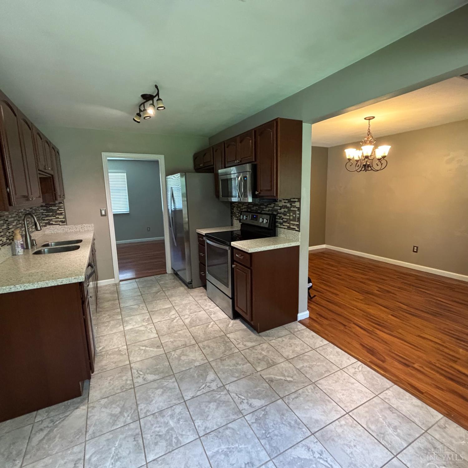 973 Seminole Property Photo 3
