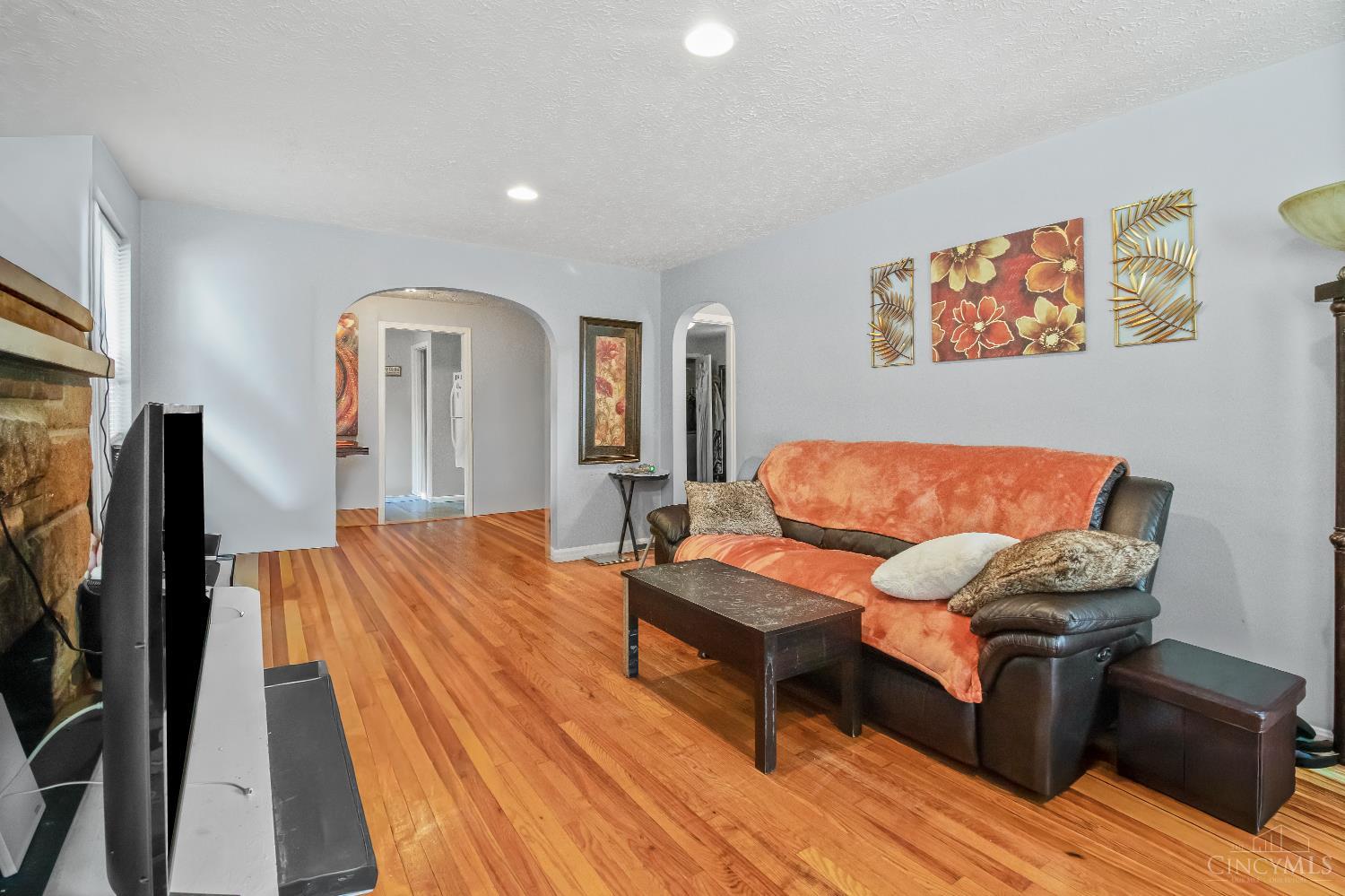2425 St Albans Avenue Property Photo 2
