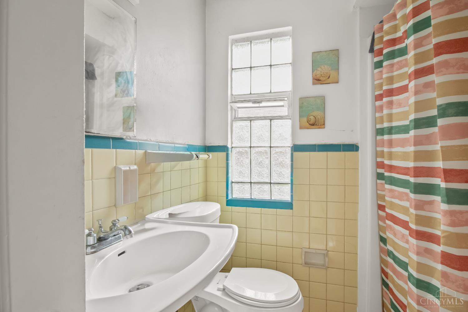 2425 St Albans Avenue Property Photo 12
