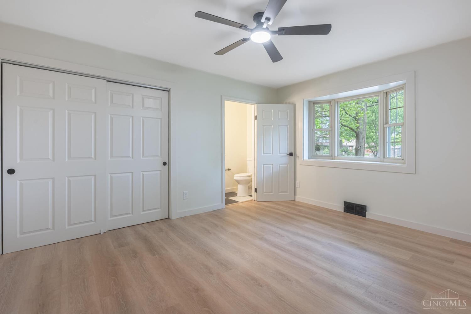 6481 Devonwood Drive Property Photo 3