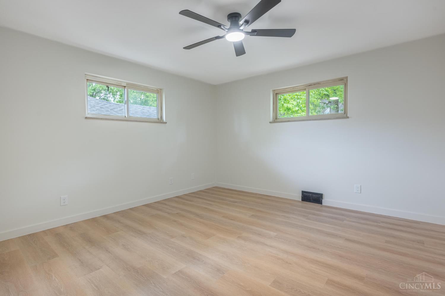 6481 Devonwood Drive Property Photo 8